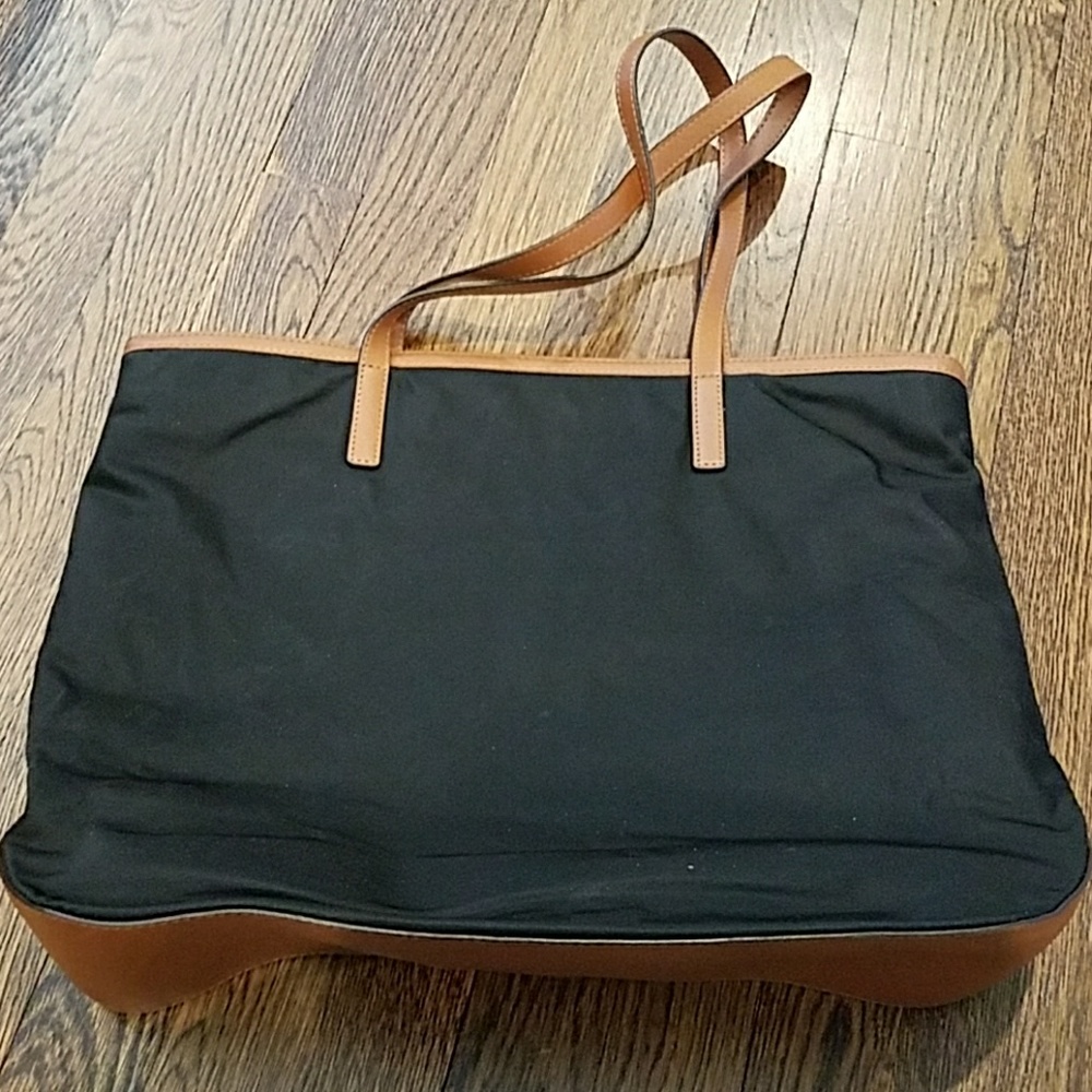 Michael Kors Pocket Book - Picture 4 of 5
